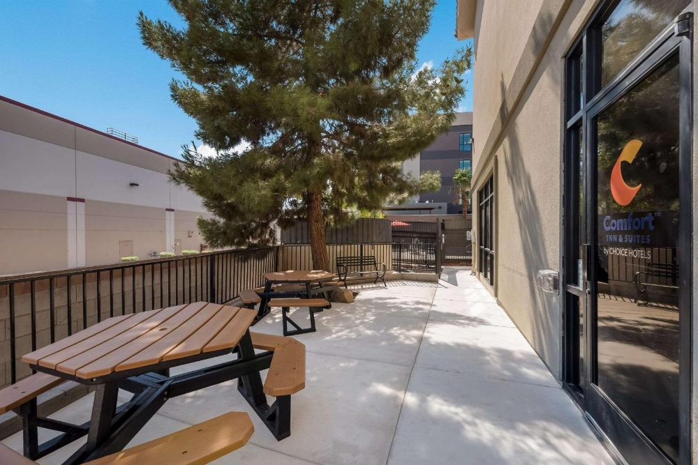 Comfort Inn And Suites Main image